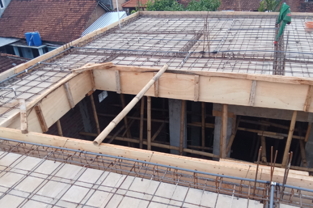 Valderci Malagosini Machado analisa como lajes nervuradas treliçadas moldam o futuro da engenharia de pavimentos intermediários em edifícios.